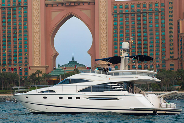 luxury boats dubai